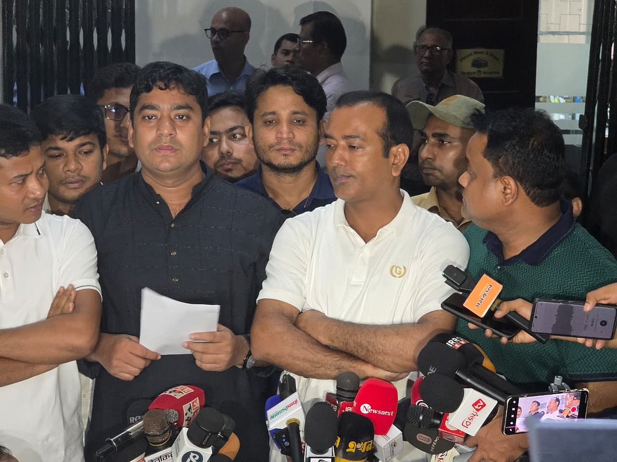 ঢাকা বিশ্ববিদ্যালয়ের উপাচার্য অধ্যাপক নিয়াজ আহমেদ খানের সঙ্গে বৈঠক শেষে জাতীয়তাবাদী ছাত্রদলের সভাপতি রাকিবুল ইসলাম ও সাধারণ সম্পাদক নাছির উদ্দিন সাংবাদিকদের সঙ্গে কথা বলেন। ১৪ আগস্ট, ২০২৫
