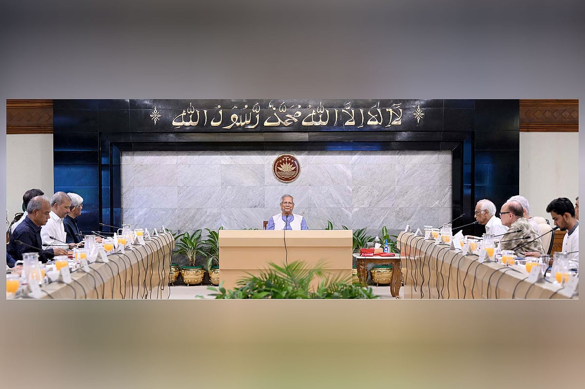 অন্তর্বর্তী সরকারের প্রধান উপদেষ্টা অধ্যাপক মুহাম্মদ ইউনূসের সভাপতিত্বে উপদেষ্টা পরিষদের বৈঠক হয়। আজ বৃহস্পতিবার রাজধানীর তেজগাঁওয়ে প্রধান উপদেষ্টার কার্যালয়ে