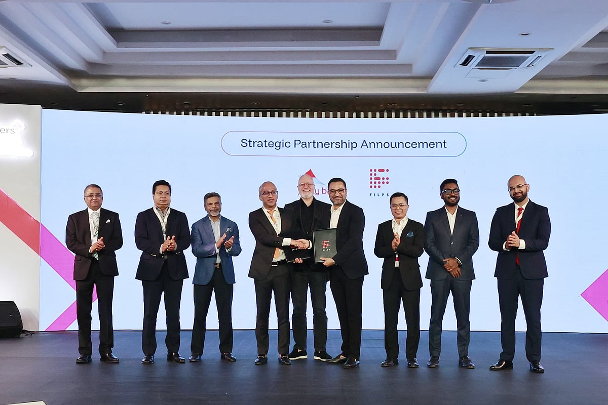 ব্যাংকার্স মিট ২০২৫-এ কথা বলেন বিশ্বখ্যাত ফিনটেক–বিশেষজ্ঞ ও ভবিষ্যৎবিদ ব্রেট কিং। অনুষ্ঠানমঞ্চে তাঁকে শুভেচ্ছা জানান সিটি ব্যাংকের পরিচালনা পর্ষদ ও ব্যবস্থাপনা কর্তৃপক্ষের শীর্ষ কর্মকর্তারা। গতকাল বৃহস্পতিবার রাতে রাজধানীর র‍্যাডিসন হোটেলে