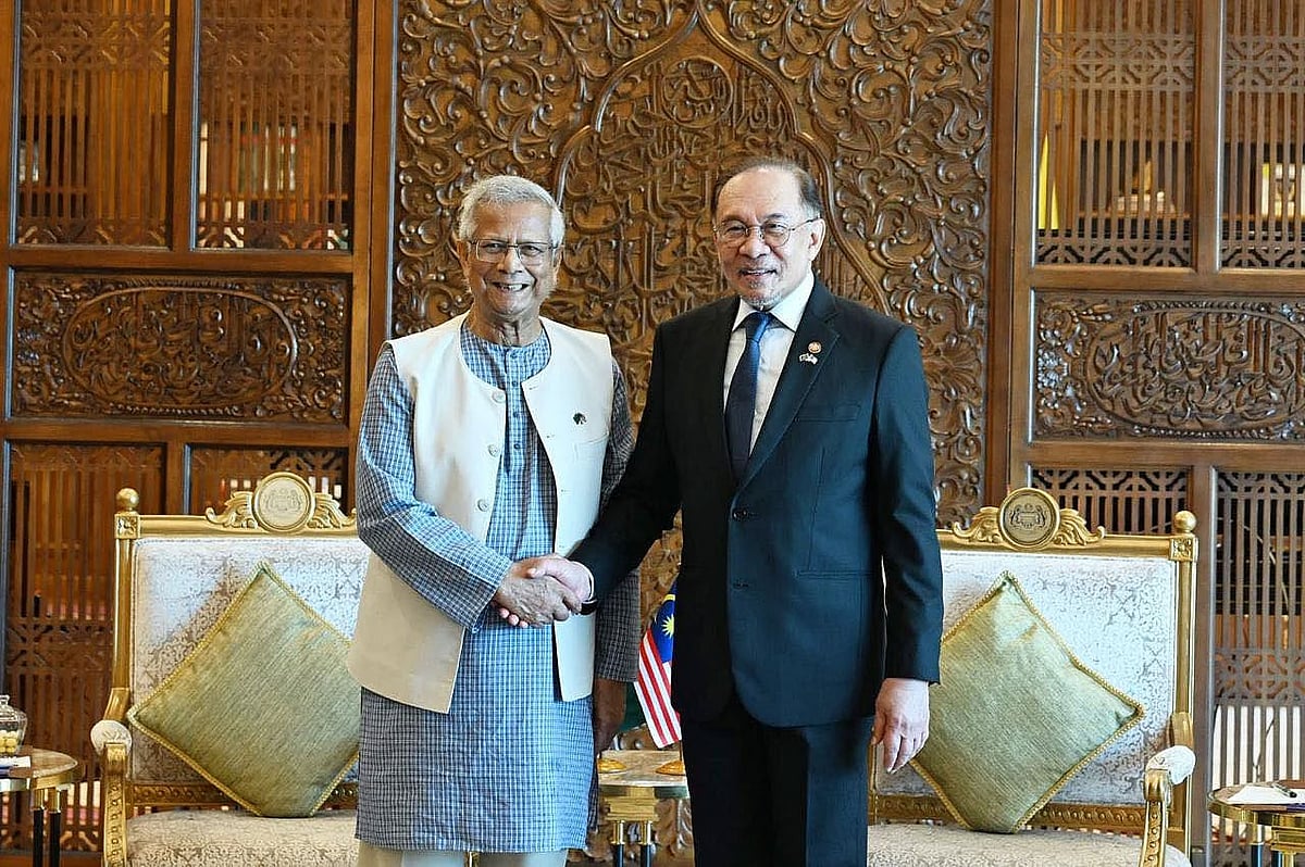 অধ্যাপক মুহাম্মদ ইউনূস ও আনোয়ার ইব্রাহিম