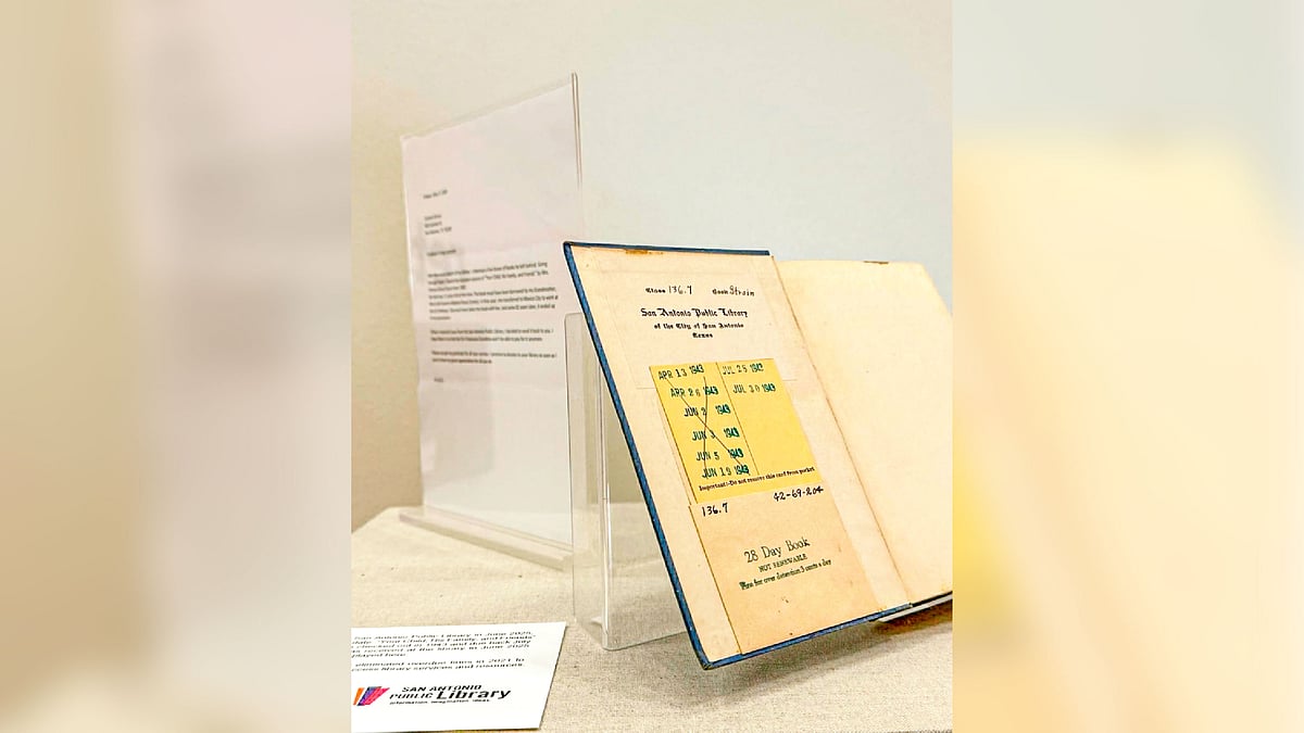 ৮২ বছর পর টেক্সাসের সান আন্তোনিও পাবলিক লাইব্রেরিতে এই বই ফেরত দেওয়া হয়েছে