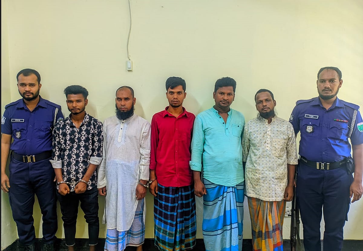 কোম্পানীগঞ্জে সাদাপাথর লুটের ঘটনায় ৫ জনকে গ্রেপ্তার করেছে পুলিশ