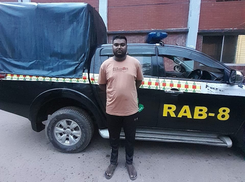 অ্যাম্বুলেন্স আটকে রাখার ঘটনায় নবজাতকের মৃত্যুর অভিযোগে করা মামলার প্রধান আসামি সবুজ দেওয়ানকে গ্রেপ্তার করা হয়েছে