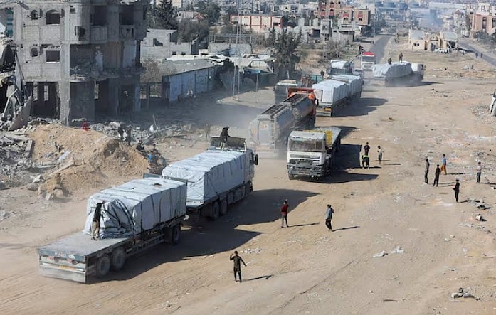 দক্ষিণ গাজার রাফা এলাকায় ত্রাণের ট্রাক