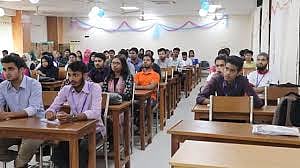 জাহাঙ্গীরনগর বিশ্ববিদ্যালয়ের কম্পিউটার সায়েন্স অ্যান্ড ইঞ্জিনিয়ারিং বিভাগে চলছে ক্লাস