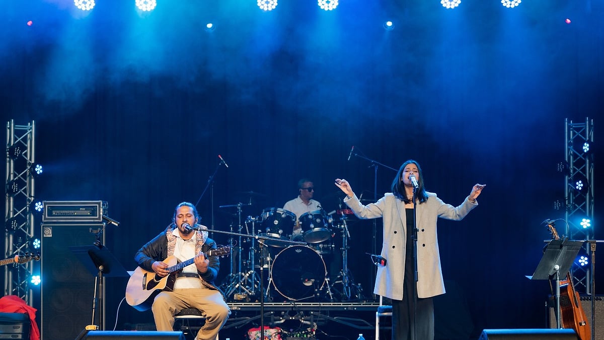 মঞ্চে ‘সন্ধ্যাতারা’ হয়ে আলো ছড়ালেন শায়ান চৌধুরী অর্ণব ও সুনিধি নায়েক