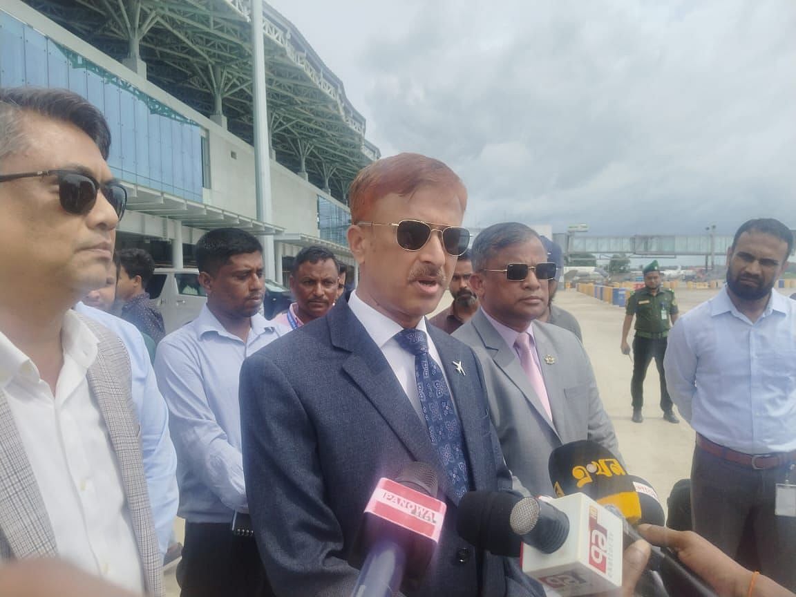 কক্সবাজার বিমানবন্দর পরিদর্শনের সময় সাংবাদিকদের সঙ্গে কথা বলেন   বেসামরিক বিমান চলাচল কর্তৃপক্ষের (বেবিচক) চেয়ারম্যান এয়ার ভাইস মার্শাল মো. মোস্তফা মাহমুদ সিদ্দিক