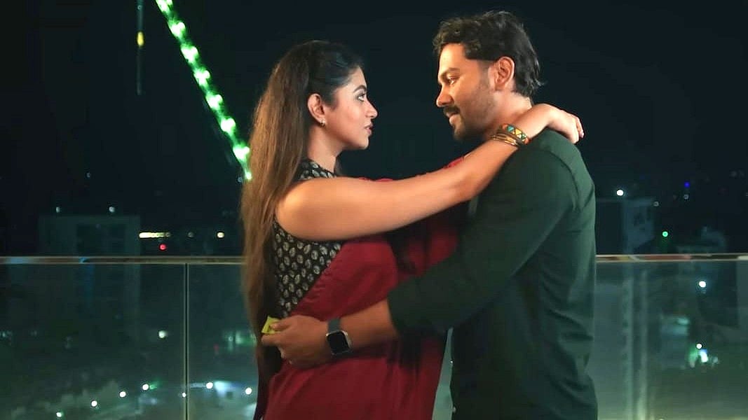 ‘ক্লোজআপ কাছে আসার গল্প’র ‘রি: পেয়ার’ নাটকে প্রিয়ন্তী উর্বী ও জুনায়েদ বোগদাদী। ছবি: আয়োজকদের সৌজন্যে