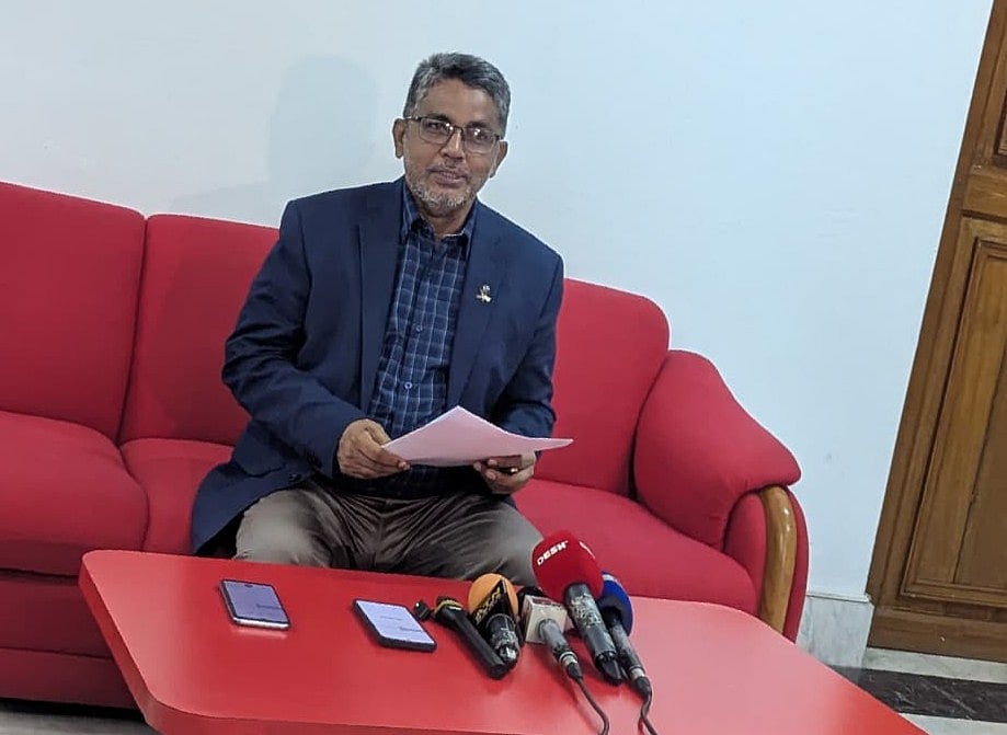 ডাকসু নির্বাচন নিয়ে ব্রিফিং করছেন চিফ রিটার্নিং কর্মকর্তা অধ্যাপক মোহাম্মদ জসীম উদ্দিন। ঢাকা, ১৭ আগস্ট