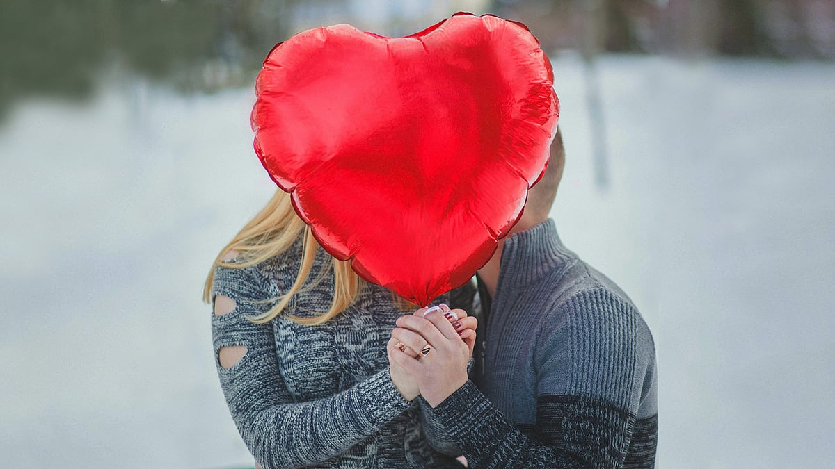 রোমান্টিক সম্পর্কের সবচেয়ে সংবেদনশীল, জটিল আর বিতর্কিত অধ্যায়ের নাম পরকীয়া