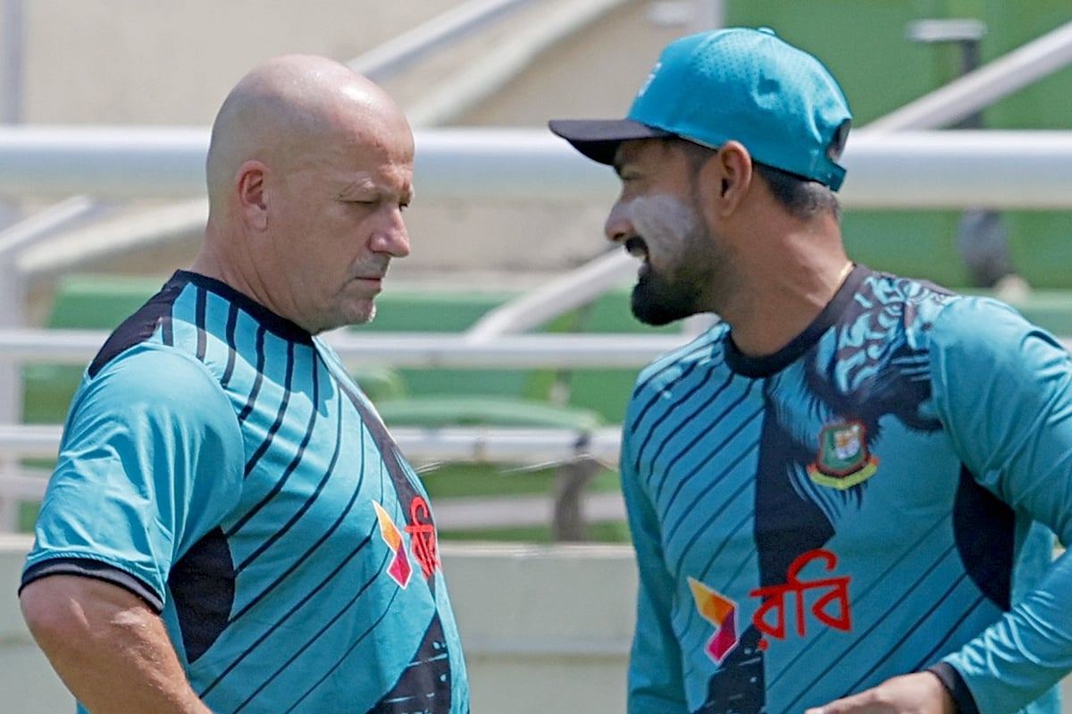 টি–টোয়েন্টি অধিনায়ক লিটন দাসের সঙ্গে জুলিয়ান উড