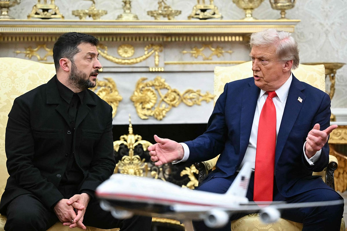 ইউক্রেনের প্রেসিডেন্ট ভলোদিমির জেলেনস্কির সঙ্গে বৈঠকে যুক্তরাষ্ট্রের প্রেসিডেন্ট ডোনাল্ড ট্রাম্প। সোমবার হোয়াইট হাউসে