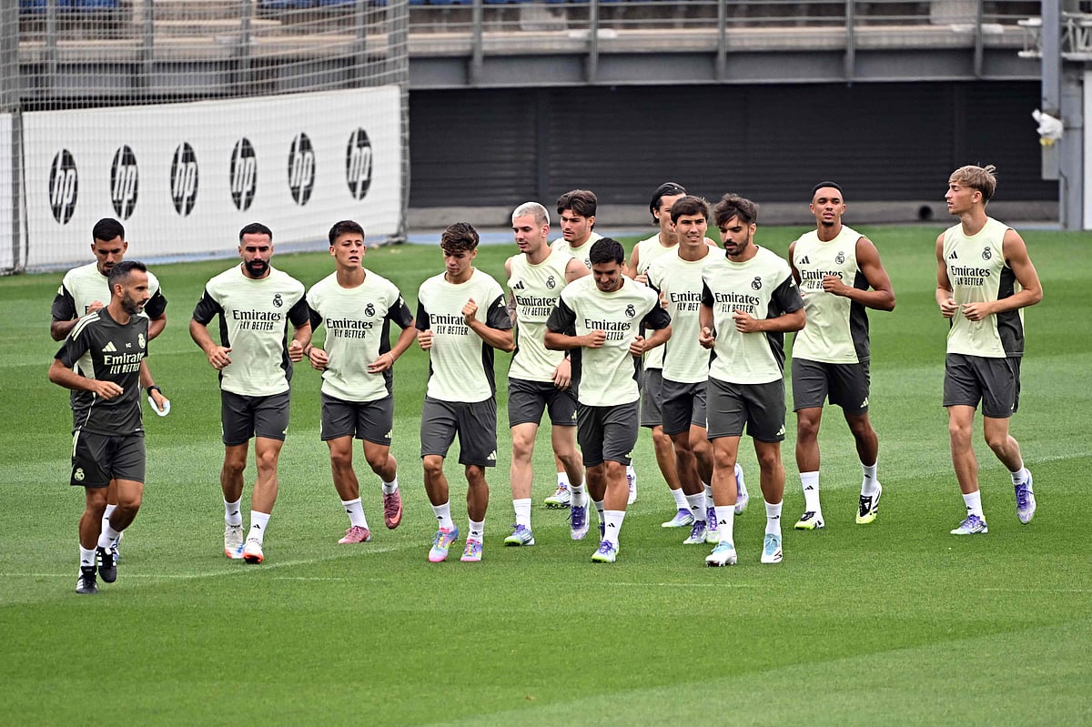 নতুন মৌসুম সামনে রেখে ভালদেবাবেসে অনুশীলনে রিয়াল মাদ্রিদের স্কোয়াড