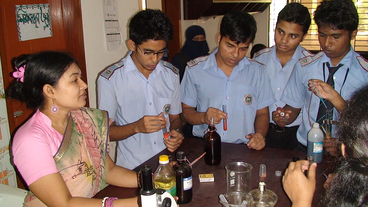 এইচএসসির ব্যবহারিক পরীক্ষা চলছে