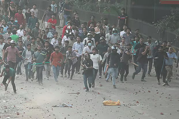 গত বছরের ১৬ জুলাই শিক্ষার্থীদের আন্দোলনে নগরের মুরাদপুর এলাকায় হামলা করেন আওয়ামী লীগ, যুবলীগ ও ছাত্রলীগের কর্মীরা