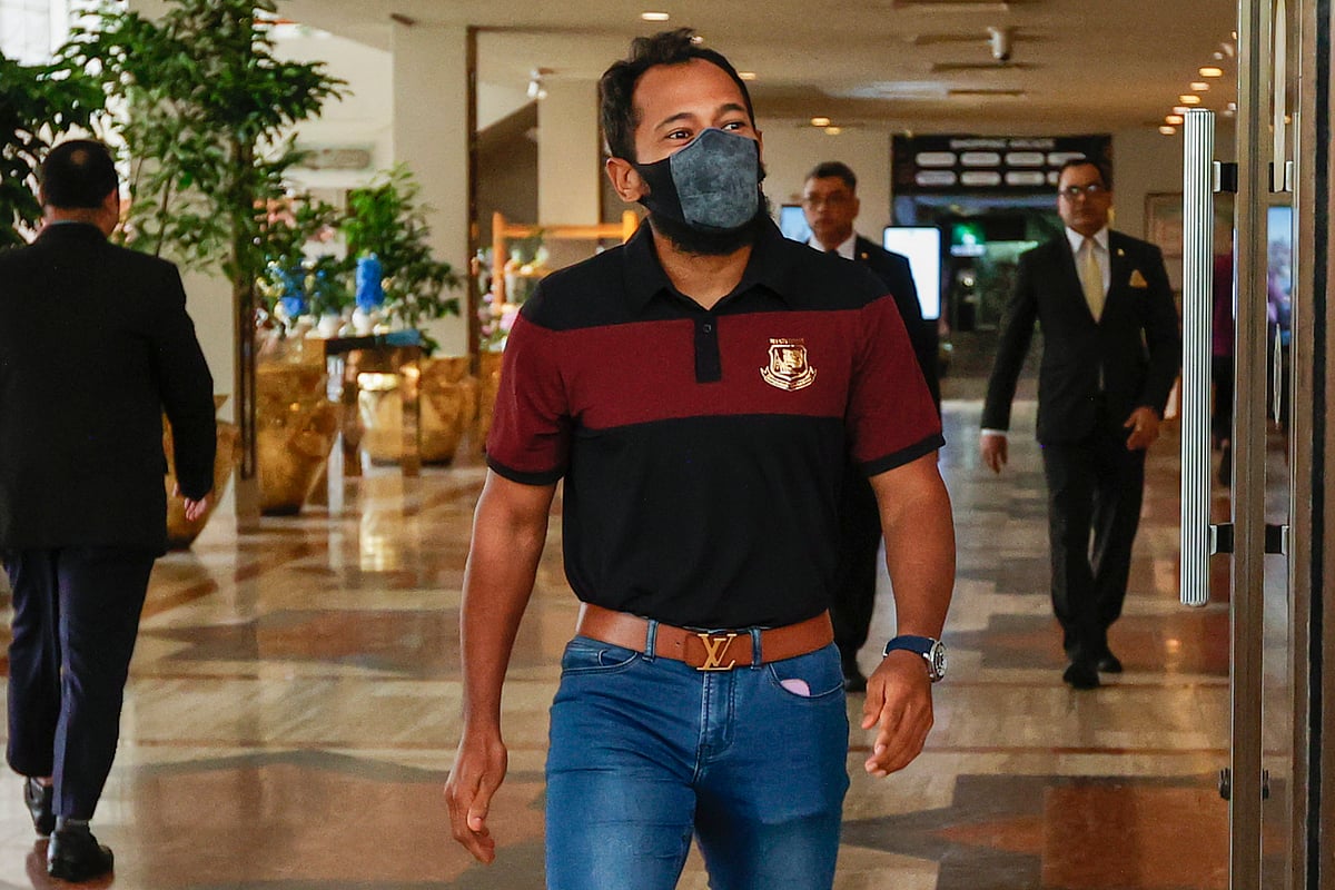 মাস্কে মুখ ঢেকেই কাল সোনারগাঁও ছাড়েন মুশফিকুর রহিম