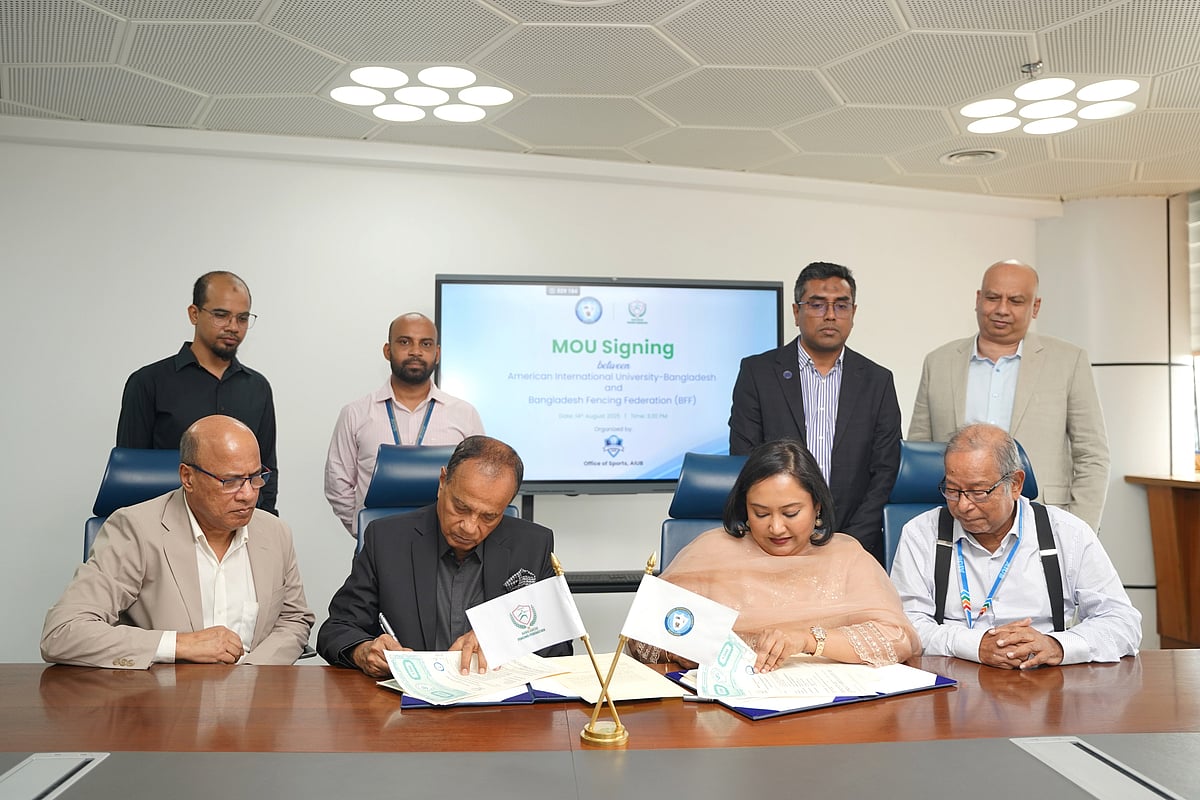 এআইইউবির প্রতিষ্ঠাতা সদস্য ও বোর্ড অব ট্রাস্টিজের চেয়ারম্যান নাদিয়া আনোয়ার এবং বিএফএফের সভাপতি মেজর (অব.) কামরুল ইসলাম নিজ নিজ প্রতিষ্ঠানের পক্ষে চুক্তিতে সই করেন