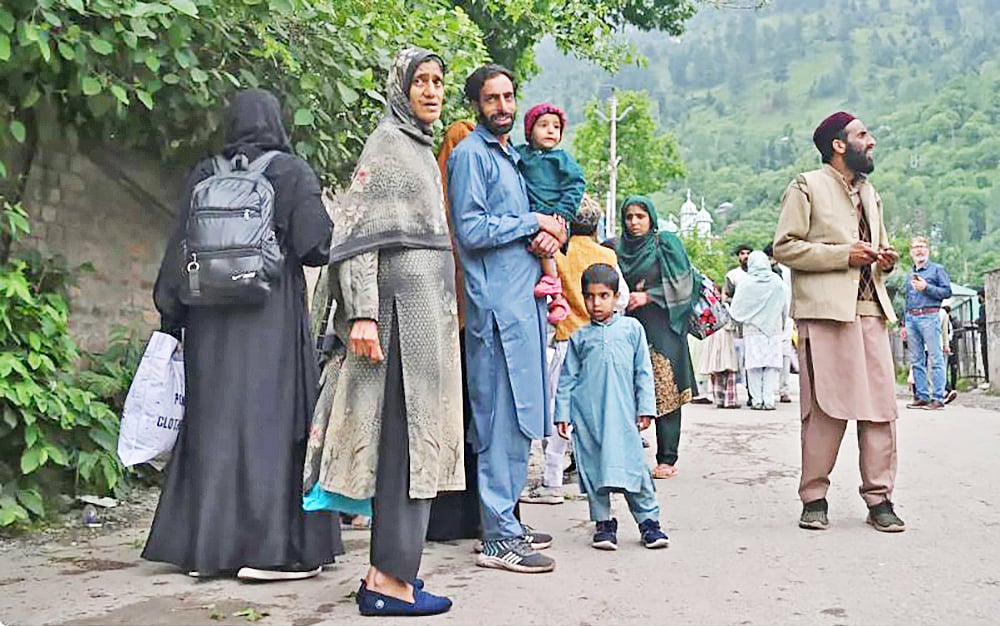 ভারত–পাকিস্তান সাম্প্রতিক সংঘাতের কারণে নিরাপদ আশ্রয়ে যেতে হয় কাশ্মীরিদের