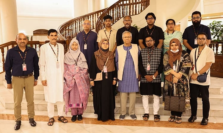 মঙ্গলবার বিকেলে প্রধান উপদেষ্টার সঙ্গে সাক্ষাৎ করেন মাইলস্টোন স্কুল অ্যান্ড কলেজে যুদ্ধবিমান দুর্ঘটনায় নিহত তিন শিক্ষকের পরিবারের সদস্যরা