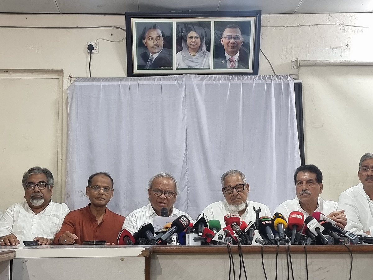 রাজধানীর নয়াপল্টনে বিএনপির কেন্দ্রীয় কার্যালয়ে সংবাদ সম্মেলনে বিভিন্ন প্রশ্নের জবাব দেন নজরুল ইসলাম খান। ২০ আগস্ট