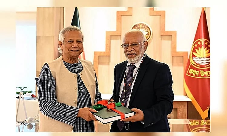 প্রধান উপদেষ্টার কাছে পর্যালোচনা প্রতিবেদন জমা দেন পদোন্নতি ‘বঞ্চিত’ অবসরপ্রাপ্ত কর্মকর্তাদের আবেদন পর্যালোচনা কমিটির আহ্বায়ক জাকির আহমেদ খান। আজ বুধবার প্রধান উপদেষ্টার কার্যালয়ে