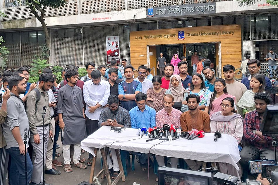 ডাকসু নির্বাচনে অংশ নিতে ‘বৈষম্যবিরোধী শিক্ষার্থী সংসদ’ নামে প্যানেল ঘোষণা করেছে বাংলাদেশ গণতান্ত্রিক ছাত্র সংসদ। আজ বুধবার বিকেলে ঢাকা বিশ্ববিদ্যালয়ের কেন্দ্রীয় গ্রন্থাগারের সামনে