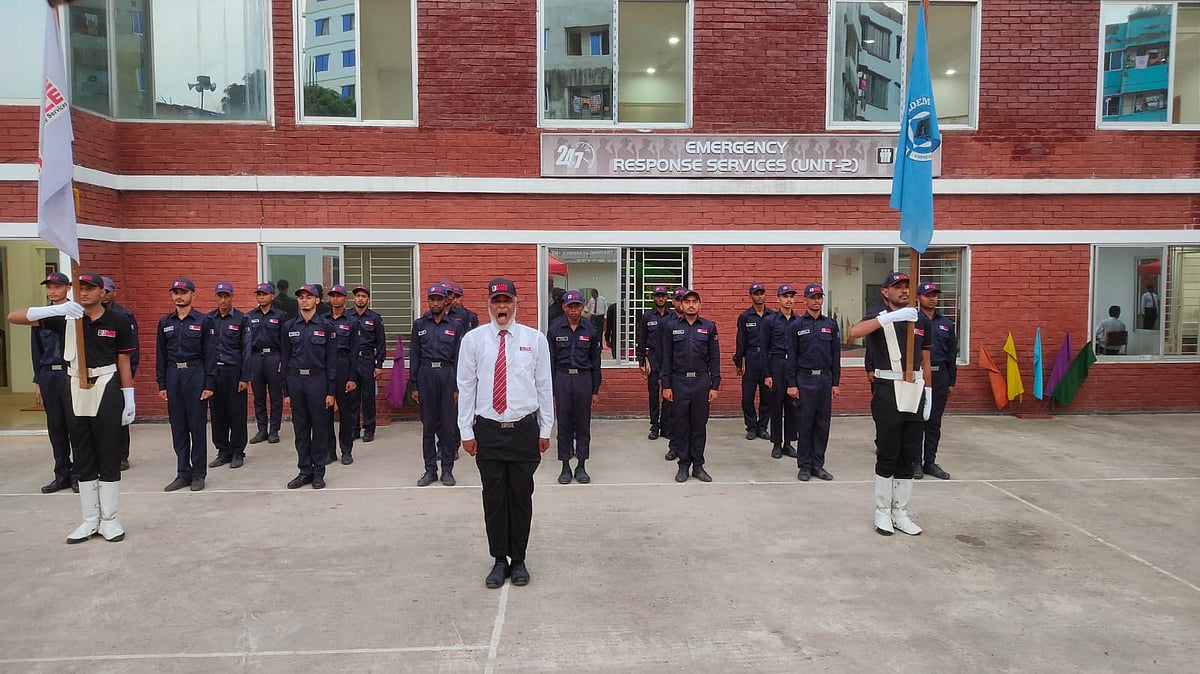 প্রশিক্ষণ চলছে একটি সংস্থার নিরাপত্তাকর্মীদের