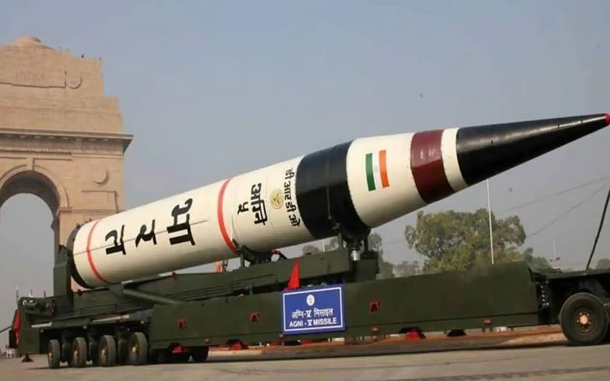 পাকিস্তান ও চীনের বিরুদ্ধে প্রতিরক্ষাব্যবস্থা শক্তিশালী করার লক্ষ্যে ভারত যেসব ব্যালিস্টিক ক্ষেপণাস্ত্র তৈরি করেছে, অগ্নি–৫ সেসবের একটি