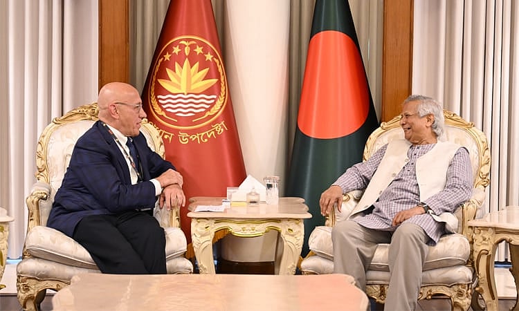 প্রধান উপদেষ্টা অধ্যাপক মুহাম্মদ ইউনূসের সঙ্গে মিয়ানমারের মানবাধিকারসংক্রান্ত জাতিসংঘের বিশেষ দূত টম অ্যান্ড্রুজ সাক্ষাৎ করেন। গতকাল বৃহস্পতিবার ঢাকায় রাষ্ট্রীয় অতিথি ভবন যমুনায়