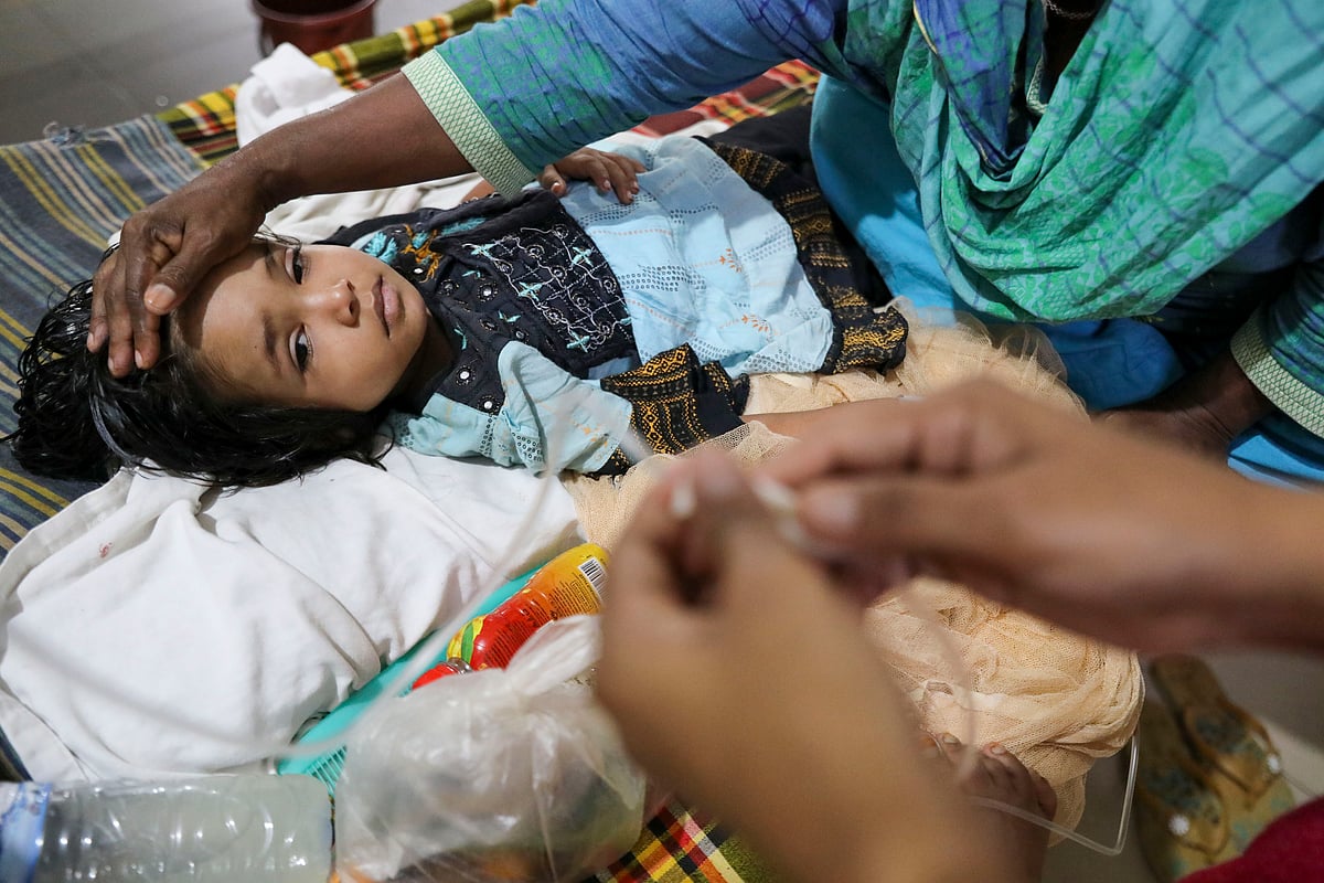 রাজধানীতে বাড়ছে ডেঙ্গুর প্রকোপ। মুগদা মেডিকেল কলেজ ও হাসপাতাল, ২২ আগস্ট ২০২৫