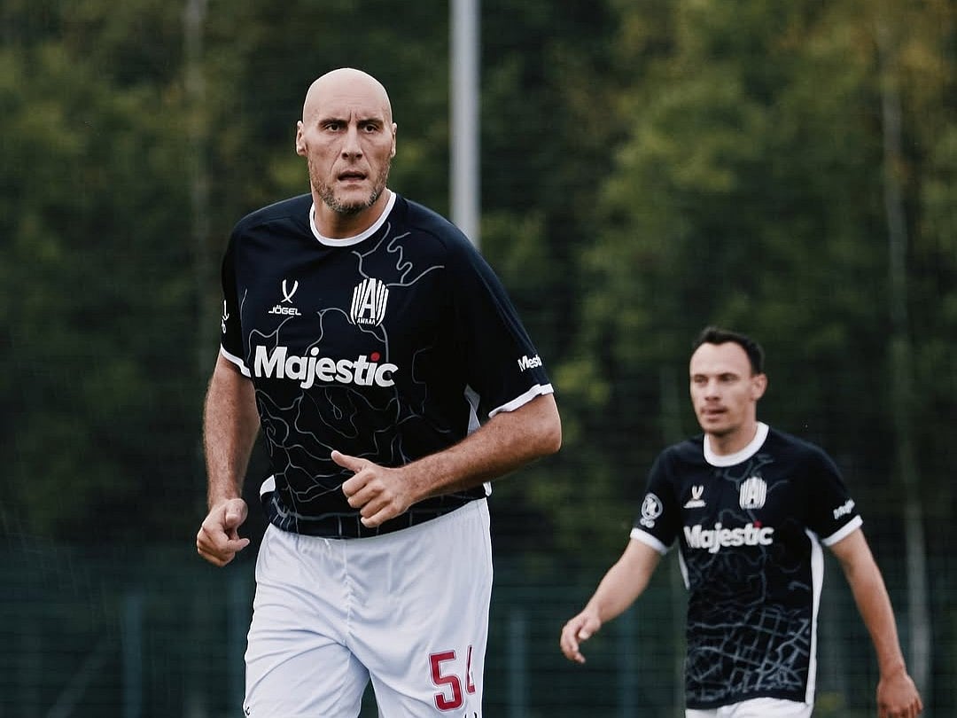 বাস্কেটবল থেকে ফুটবলে নেমেছেন পাভেল পদকোলজিন