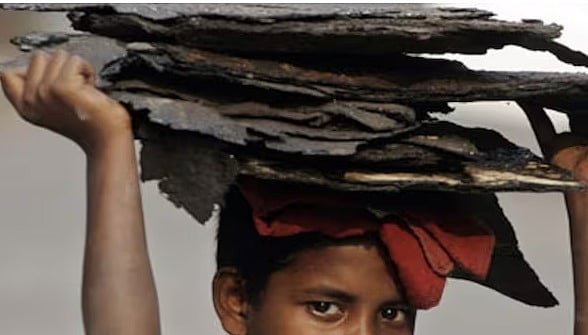 বিশ্বের বিভিন্ন স্থানে এখনো দাসপ্রথার মতো বিষয়টি চালু আছে