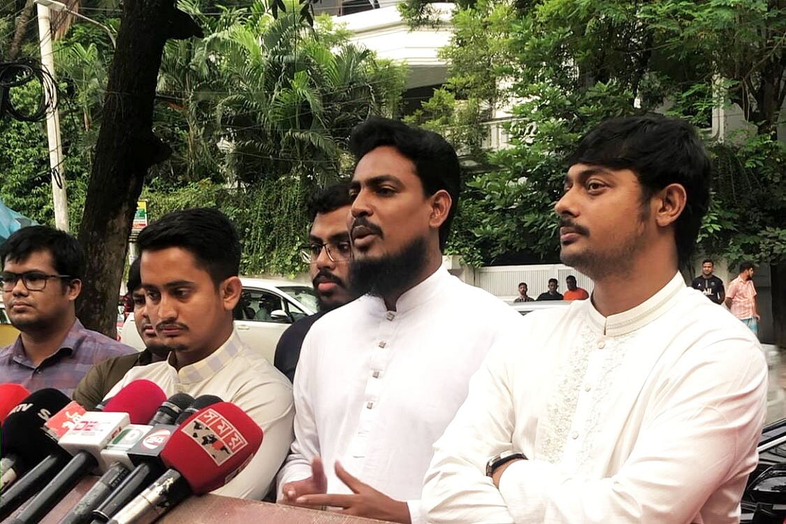 ঢাকা সফররত পাকিস্তানের উপপ্রধানমন্ত্রী ও পররাষ্ট্রমন্ত্রীর সঙ্গে বৈঠক করে সাংবাদিকদের সঙ্গে কথা বলেন এনসিপির সদস্যসচিব আখতার হোসেন। ২৩ আগস্ট