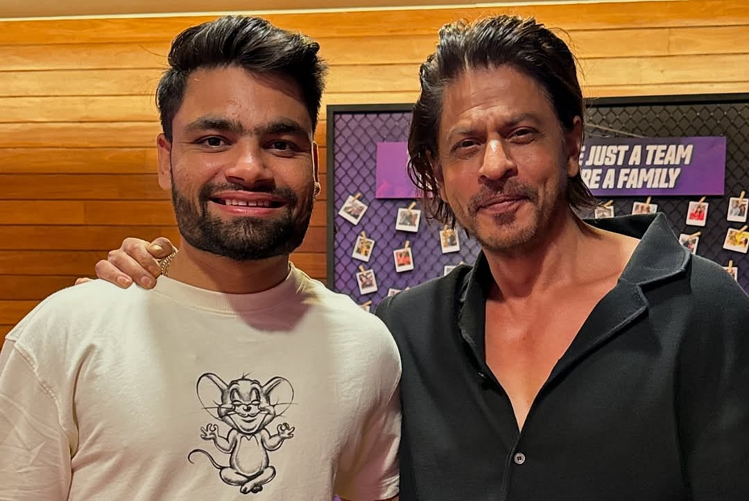 বলিউড সুপারস্টার শাহরুখ খানের সঙ্গে রিংকু সিং।