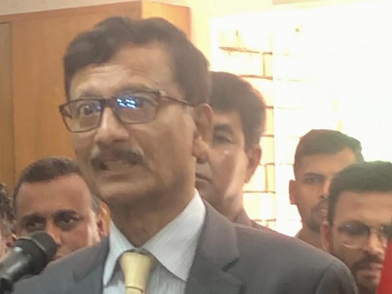 পাকিস্তানের উপপ্রধানমন্ত্রী ও পররাষ্ট্রমন্ত্রী ইসহাক দারের সঙ্গে বৈঠকের পর সেখানকার আলোচনা নিয়ে সাংবাদিকদের সঙ্গে কথা বলেন পররাষ্ট্র উপদেষ্টা তৌহিদ হোসেন। আজ রোববার দুপুরে রাজধানীর ফরেন সার্ভিস একাডেমিতে