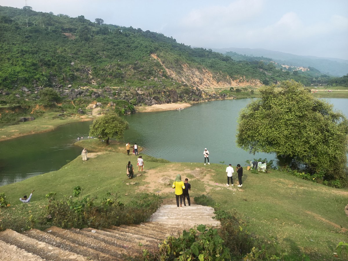 সুনামগঞ্জের টেকেরঘাট এলাকার নিলাদ্রী লেক। টাঙ্গুয়ার হাওরে গেলে এই লেকে ঘুরে বেড়ান পর্যটকেরা। ছবি: প্রথম আলো