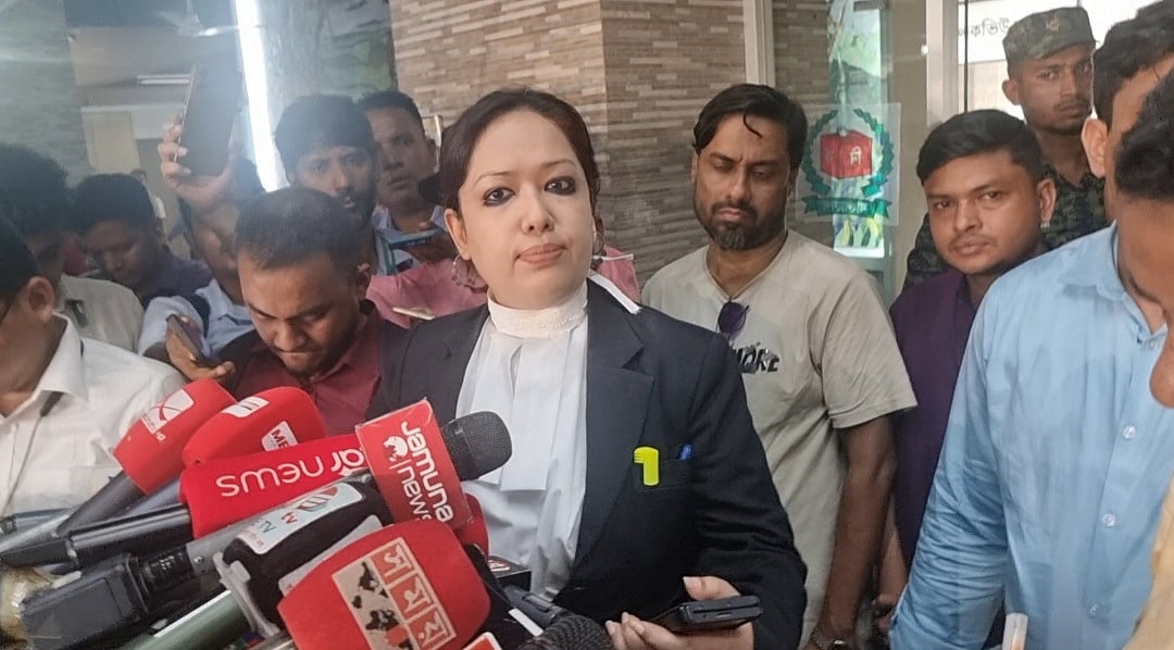 সংসদীয় আসনের সীমানা পুনর্নির্ধারণ নিয়ে নির্বাচন কমিশনের শুনানিতে ধাক্কাধাক্কি ও কিল-ঘুষির ঘটনার পর সাংবাদিকদের সঙ্গে কথা বলেন বিএনপির সহ আন্তর্জাতিক বিষয়ক সম্পাদক রুমিন ফারহানা। আজ রোববার দুপুরে রাজধানীর আগারগাঁওয়ে নির্বাচন ভবনে