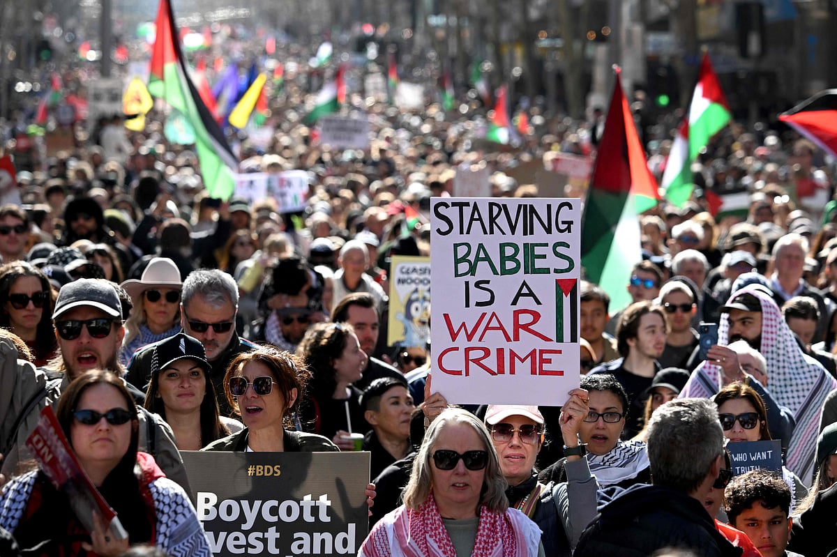 অস্ট্রেলিয়ার মেলবোর্নে ফিলিস্তিনের পক্ষে বিশাল সমাবেশ হয়েছে। ২৪ আগস্ট