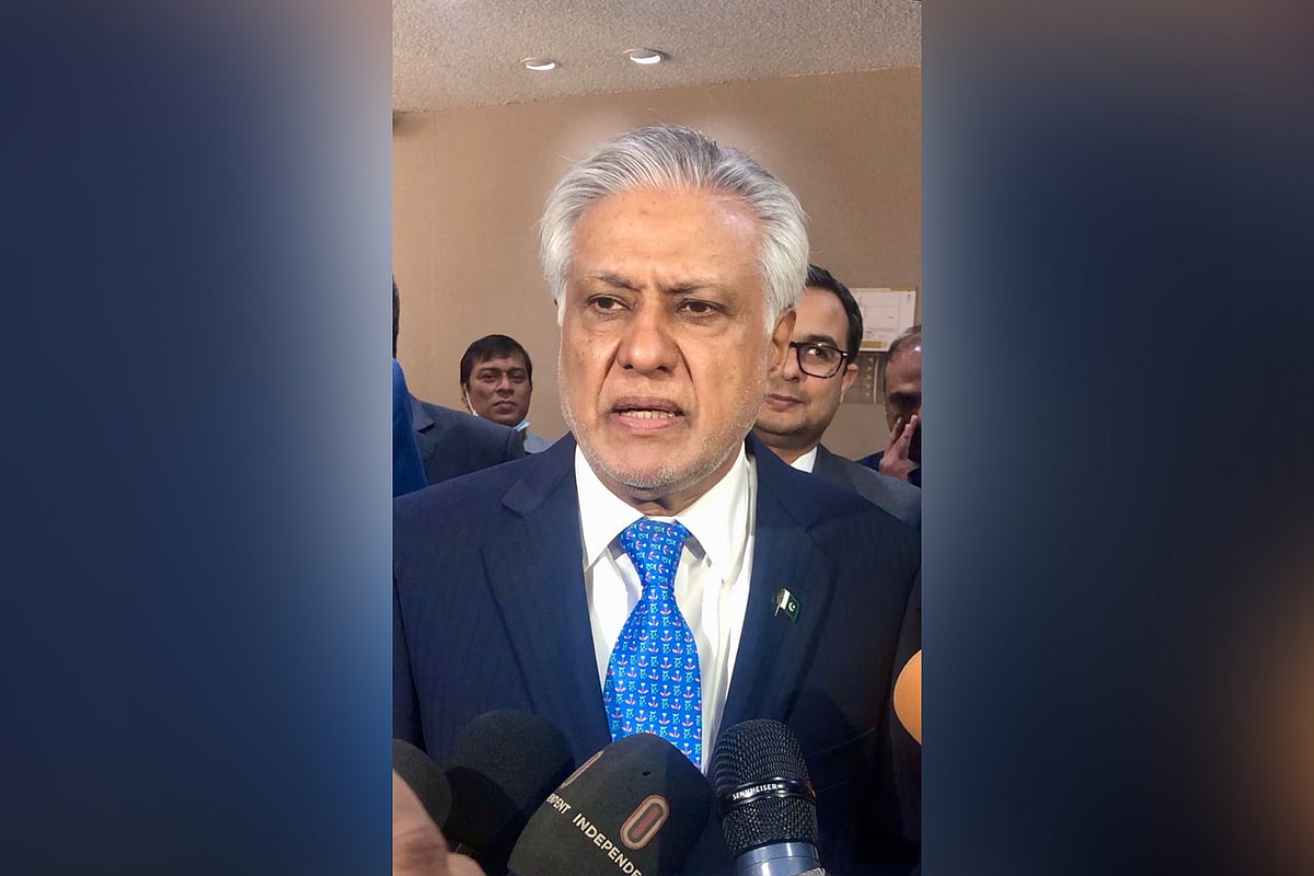 পাকিস্তানের উপপ্রধানমন্ত্রী ও পররাষ্ট্রমন্ত্রী ইসহাক দার