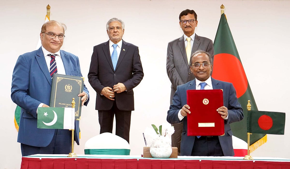 পররাষ্ট্র উপদেষ্টা মো. তৌহিদ হোসেন এবং পাকিস্তানের উপপ্রধানমন্ত্রী ও পররাষ্ট্রমন্ত্রী মোহাম্মদ ইসহাক দারের উপস্থিতিতে দুই দেশের মধ্যে ছয়টি সমঝোতা স্মারক স্বাক্ষরিত হয়। রোববার ঢাকার সোনারগাঁও হোটেলে