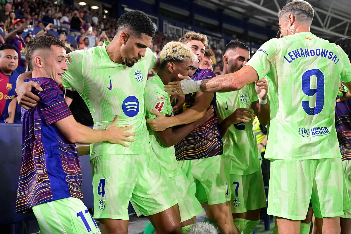 বার্সেলোনার শেষ গোলের পর লামিনে ইয়ামালকে ঘিরে সতীর্থদের উচ্ছ্বাস