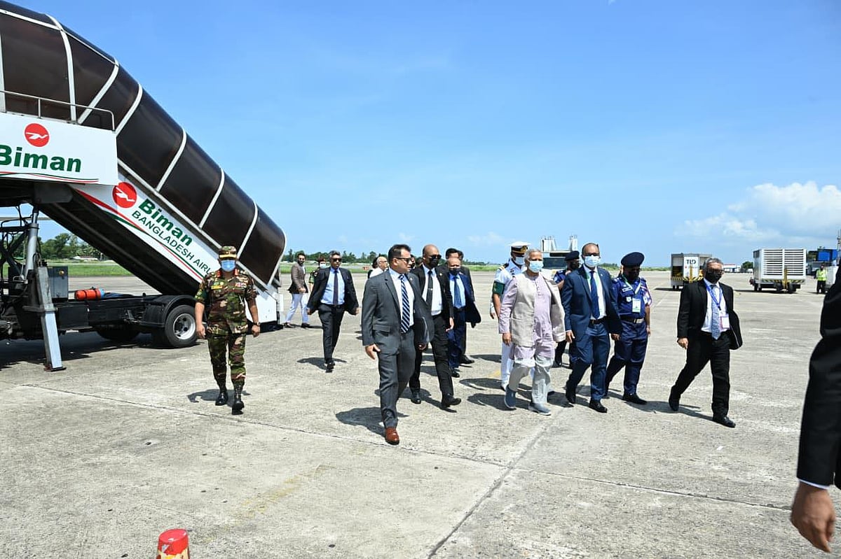 প্রধান উপদেষ্টা অধ্যাপক মুহাম্মদ ইউনূস আজ সোমবার সকালে কক্সবাজারে পৌঁছান