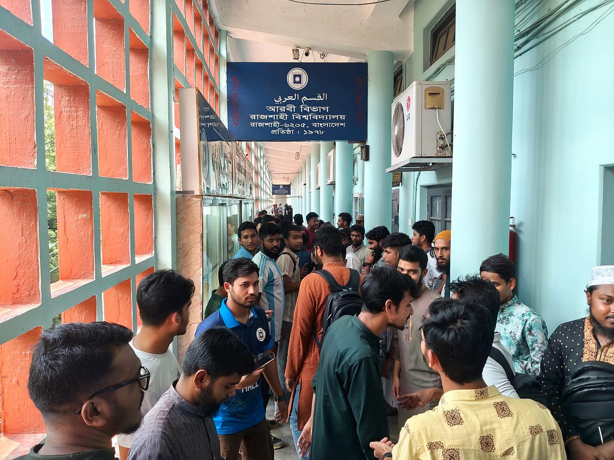 রাজশাহী বিশ্ববিদ্যালয়ে আরবি বিভাগের ফলাফল প্রকাশের দাবিতে বিক্ষোভ করেছে শিক্ষার্থীরা। আজ সোমবার