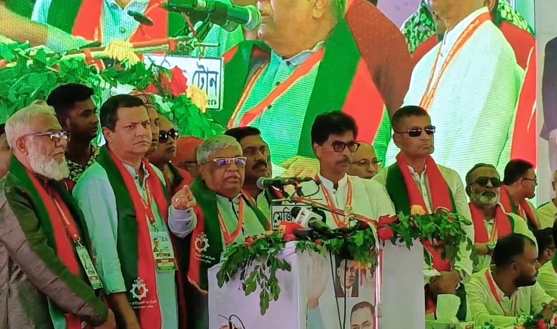 কুমিল্লা আদর্শ সদর উপজেলা বিএনপির সম্মেলনে বক্তব্য দেন দলের ভাইস চেয়ারম্যান বরকতউল্লা বুলু। আজ দুপুরে কুমিল্লা নগরের টাউন হল মাঠে