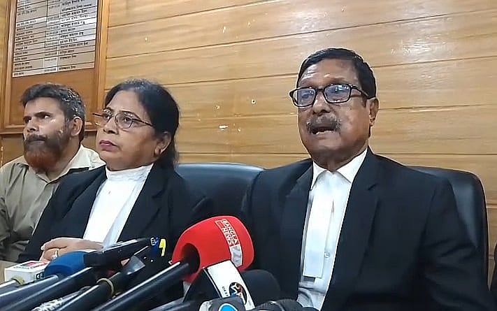 বিএনপির চেয়ারপারসনের উপদেষ্টা ফজলুর রহমান সংবাদ সম্মেলন করে নিজের ও পরিবারের সদস্যদের জীবনের নিরাপত্তা নিয়ে শঙ্কা প্রকাশ করেছেন। আজ সোমবার দুপুরে সুপ্রিম কোর্ট আইনজীবী সমিতি ভবনে অবস্থিত ল রিপোর্টার্স ফোরামের কার্যালয়ে