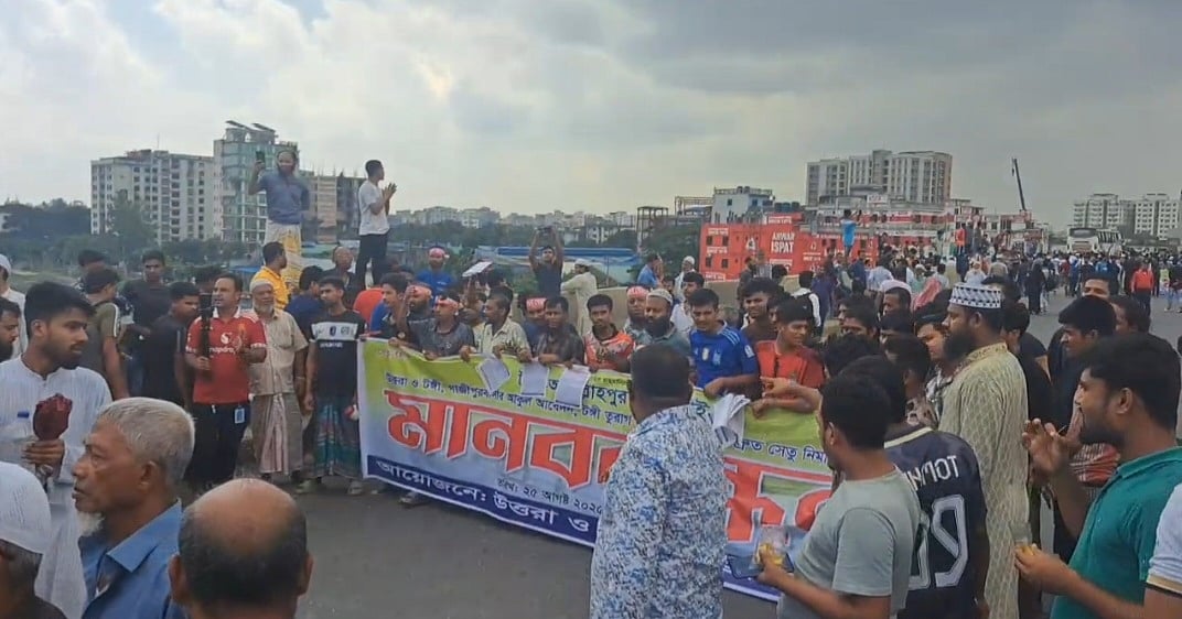 গাজীপুরের টঙ্গীতে তুরাগ নদের ওপর বেইলি সেতু নির্মাণ ও সড়ক সংস্কারের দাবিতে বিক্ষোভ হয়েছে। আজ সোমবার সকাল সাড়ে ১০টার দিকে গাজীপুরের টঙ্গীর উড়ালসড়কের ওপর