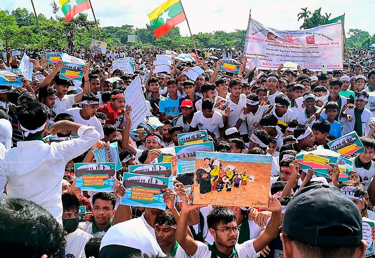 ‘রোহিঙ্গা গণহত্যা দিবস’ উপলক্ষে আয়োজিত সমাবেশ। আজ সকালে জেলার উখিয়ার মধুরছড়া আশ্রয়শিবিরের ফুটবল খেলার মাঠে