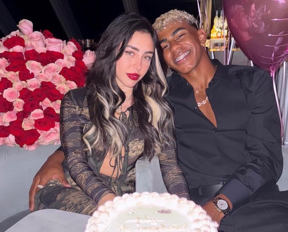 নিকি নিকোলের ২৫তম জন্মদিনে লামিনে ইয়ামাল