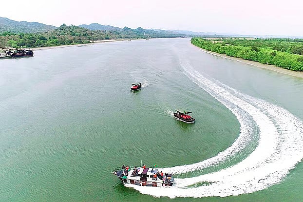 কক্সবাজারের টেকনাফের নাফ নদীতে বিজিবির টহল