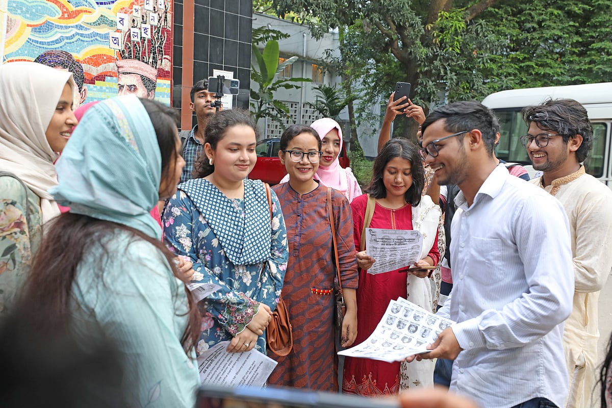 ডাকসু নির্বাচনে আচরণবিধি লঙ্ঘনের অভিযোগ কাদের–বাকের প্যানেলের